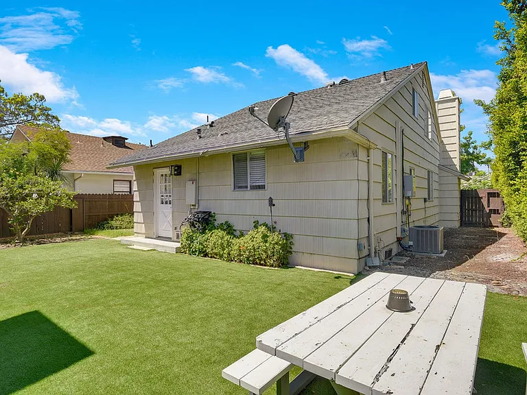 4721 Edgeware Rd — Photo 30