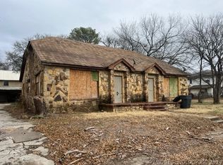 17 4th Ave NW, Ardmore, OK 73401