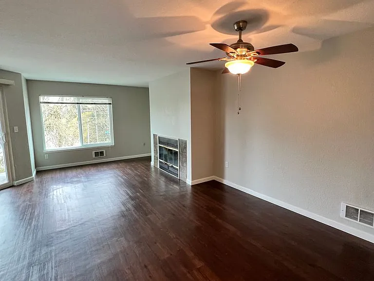 12527 Roosevelt Way NE — Photo 5
