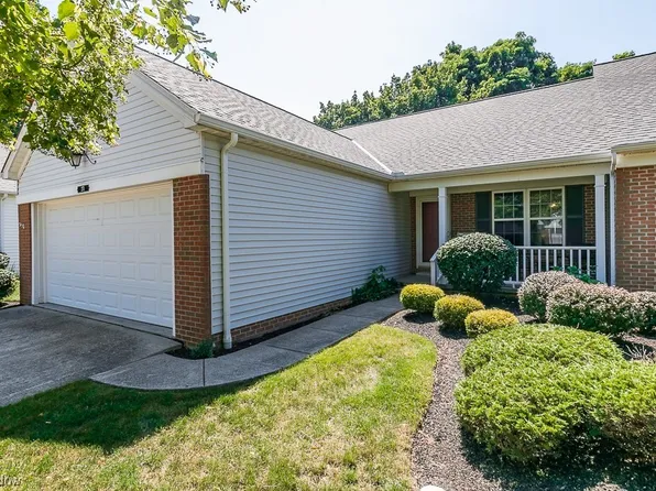 271 Heather Ln #10, Eastlake, OH 44095