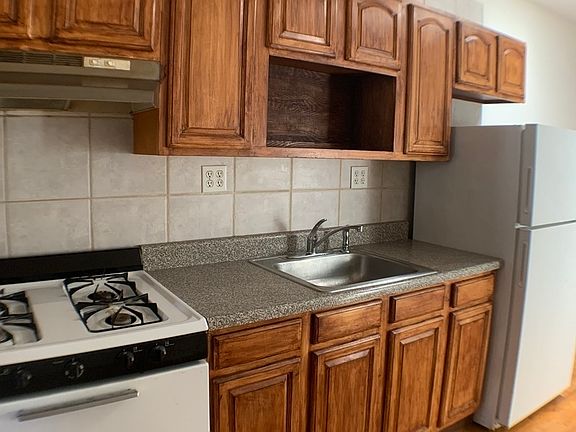 2nd image of 346 Graham Ave APT 3R