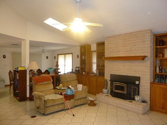 3rd image of 1129 Cale Dr