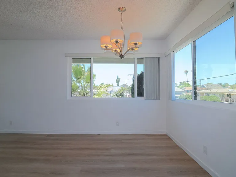 3990 Crown Point Dr — Photo 7