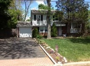 15 Doxey Dr, Glen Cove, NY 11542