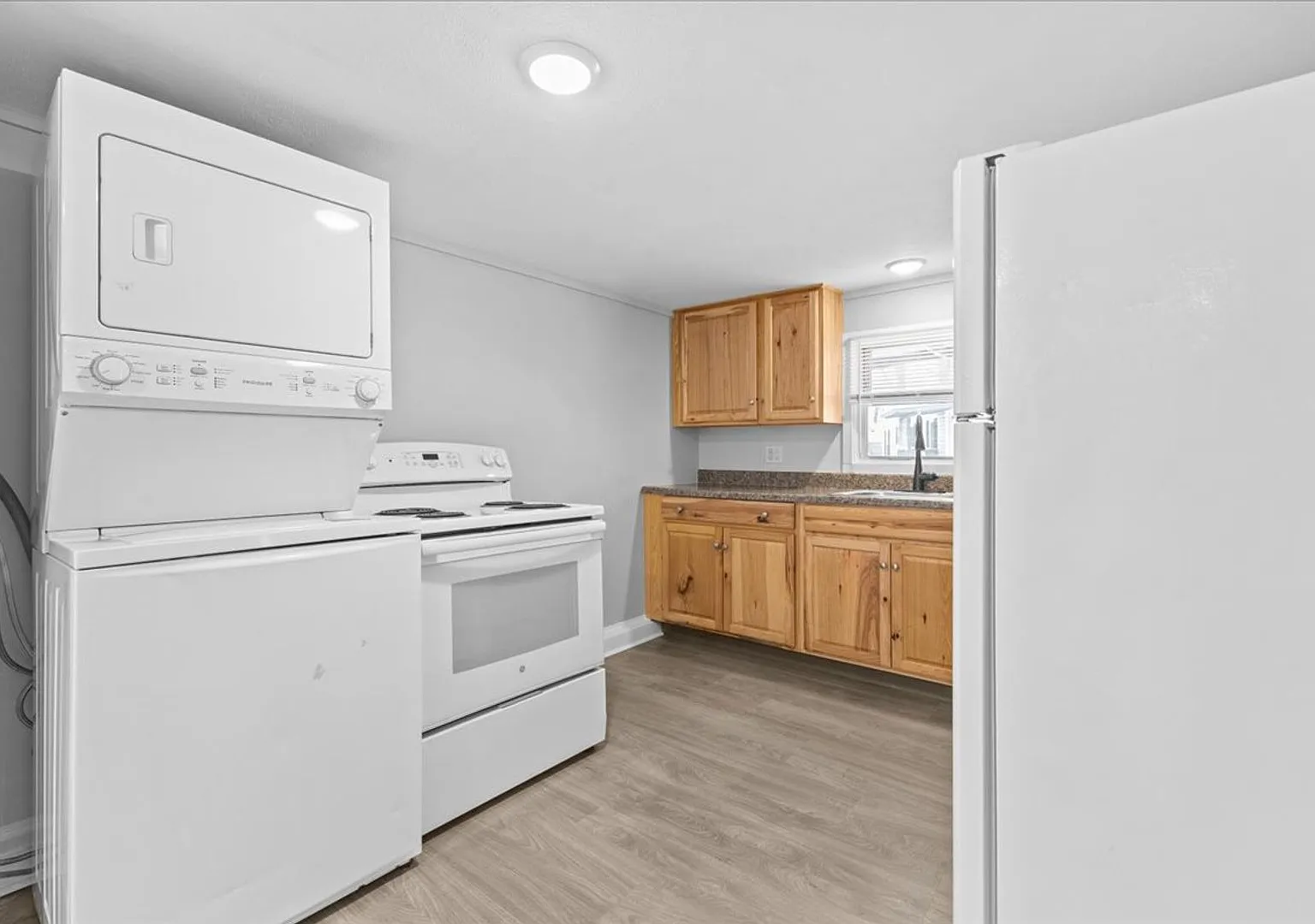 Newly Renovated 3 bedroom home in Burlington — Photo 3