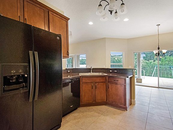 2nd image of 8 Laurel Dr