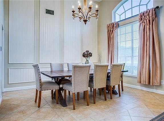 2nd image of 1105 Havencrest Ct