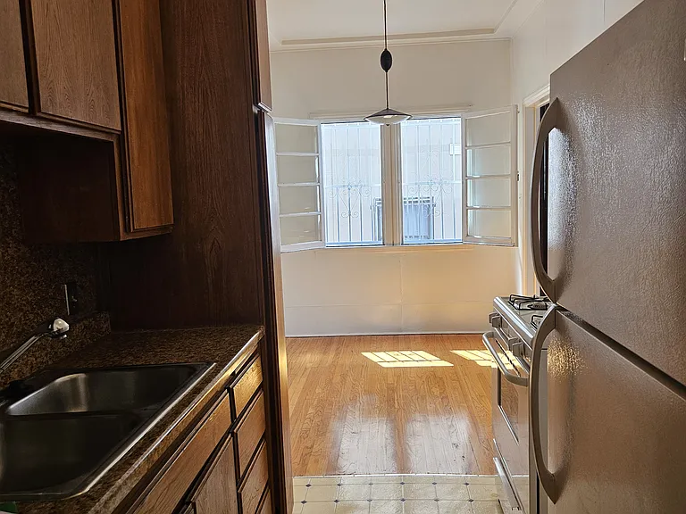 115 Sweetzer Ave — Photo 5