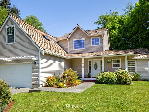 2nd image of 822 NE Klickitat Place