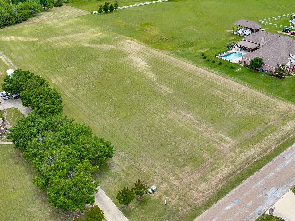 1st image of 104 Green Meadow Ct