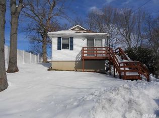 33 Northport Rd, Sound Beach, NY 11789