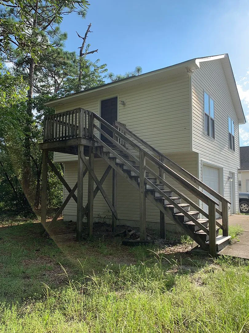 1 Bedroom 1 Bath House with Garage — Photo 3