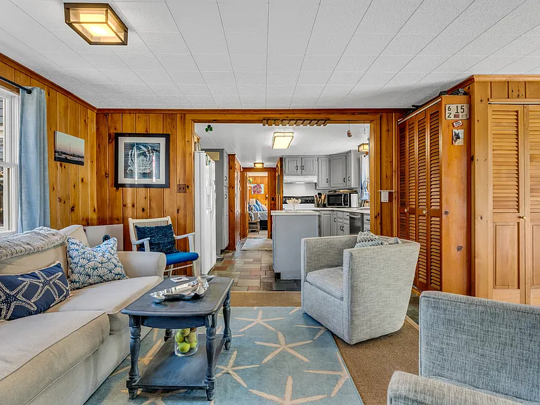 32 Bassett Ln — Photo 10