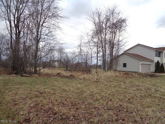 4th image of Magnolia Dr