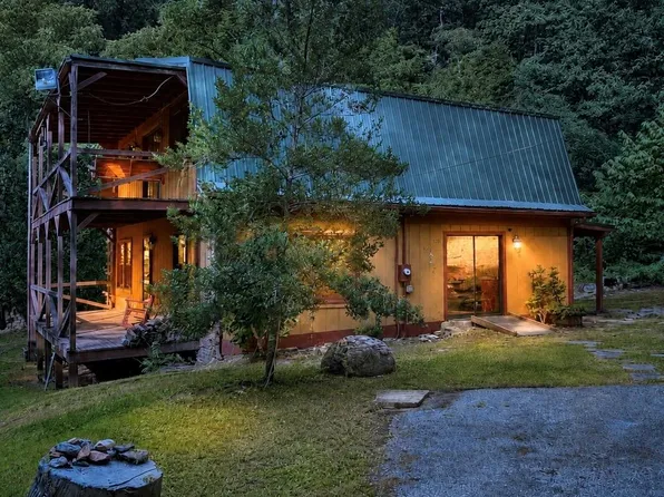 693 Billy Compton Br, Pikeville, KY 41501