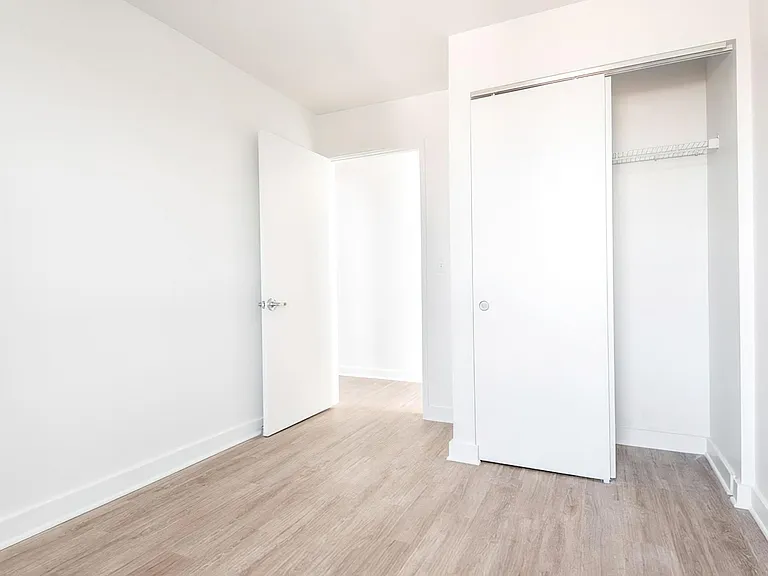 Hendrix Apartments — Photo 10
