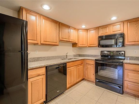 3rd image of 1051 79th Ave N APT 207
