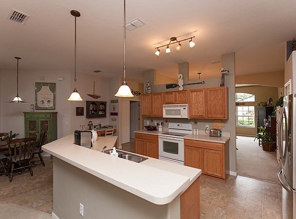 3rd image of 237 London Dr
