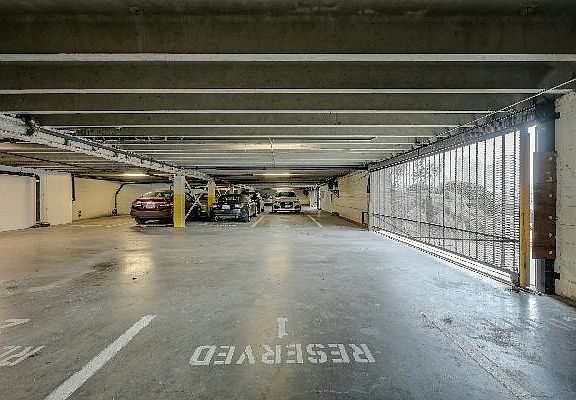 3rd image of 601 Melrose Ave E #2