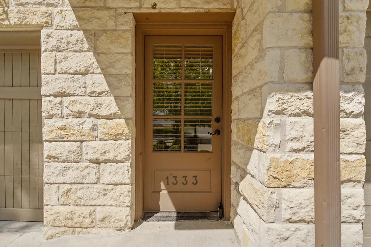 3 bed, 3.0 bath, 2630 sqft, $2,495 — Photo 4