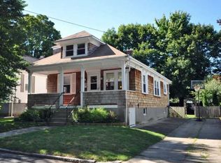 89 Crown Ave, Riverside, RI 02915