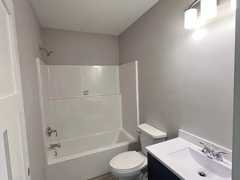 201 E Division St #1 — Photo 7