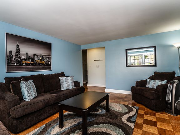 3rd image of 6638 N Northwest Hwy APT 1W