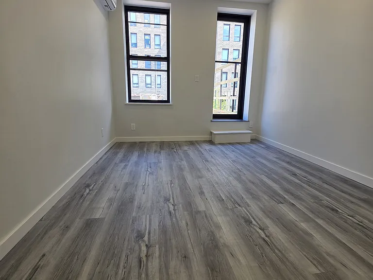 411 Grand St #2R — Photo 8