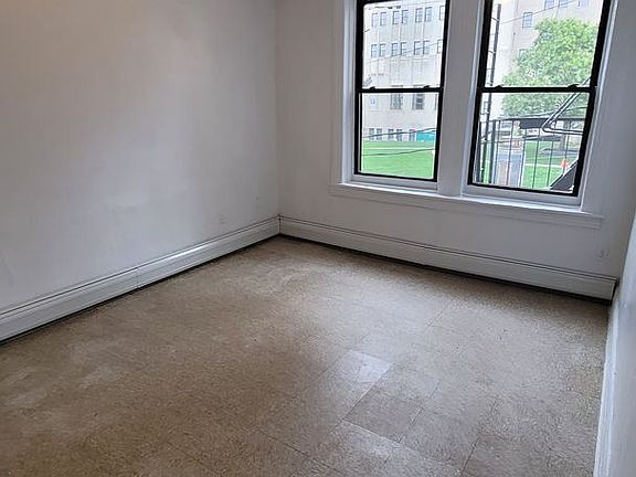 4th image of 33 Baldwin Ave APT 24