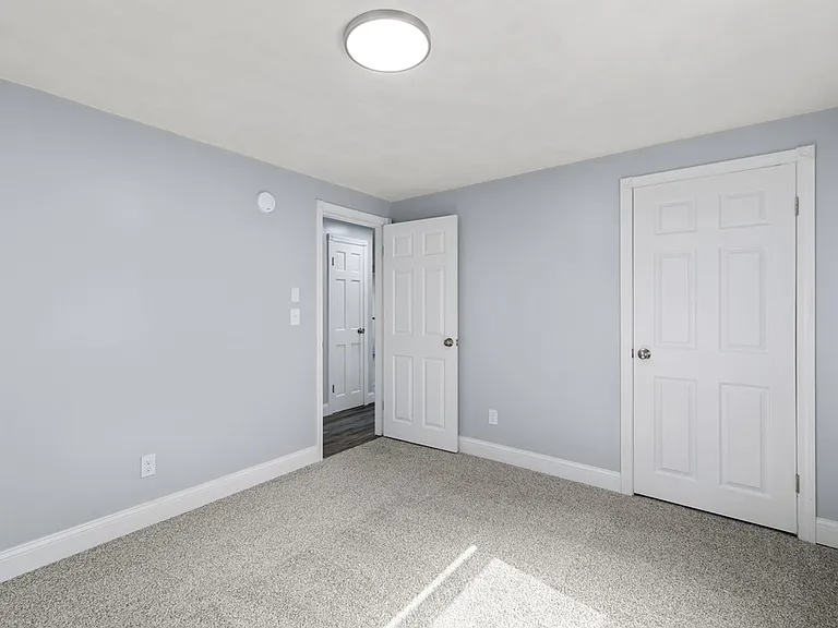 Drummond Estates Apartments — Photo 13