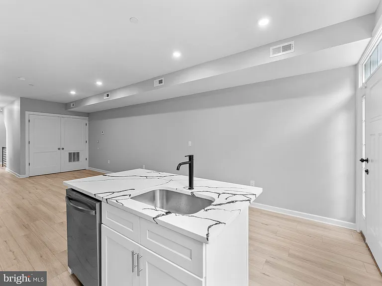 1682 N 54th St #2 — Photo 8