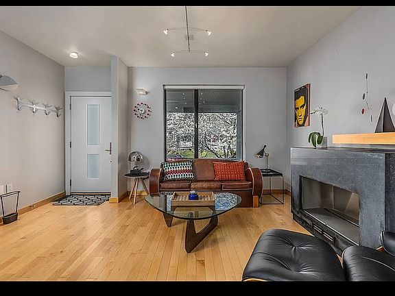 4th image of 121 N Peyton St