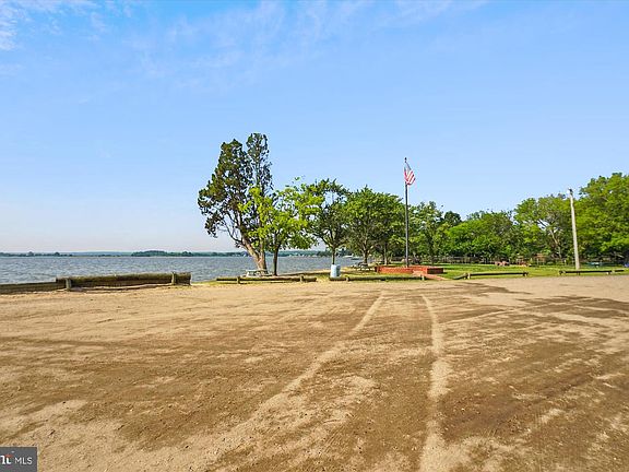 3rd image of Bay Dr