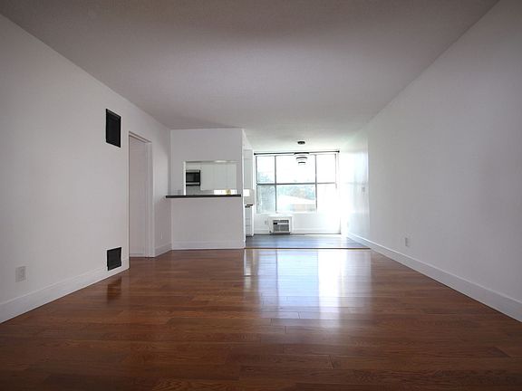 2nd image of 7121 Woodman Ave #4