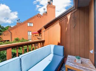 586 Sanderling Ct, Secaucus, NJ 07094