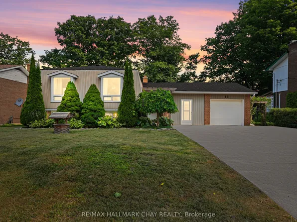 15 Viel St, Penetanguishene, ON L9M 1H8