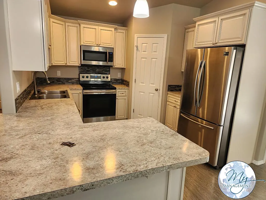 $2000 | 3-bed 2-bath House |807 E Ave A, Jerome ID — Photo 2