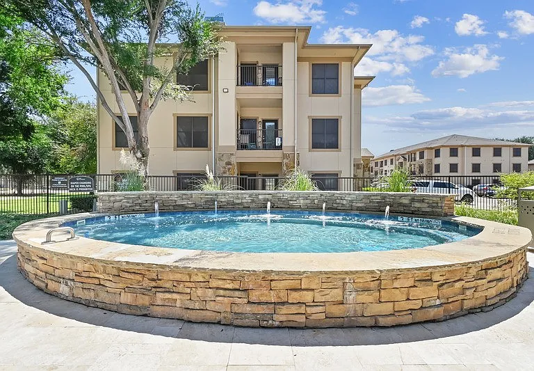 The Canyons Apartments in Fort Worth, Texas