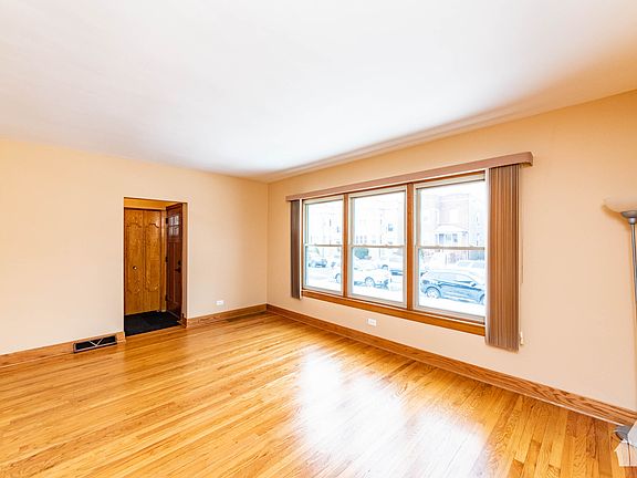 4th image of 4865 W Newport Ave