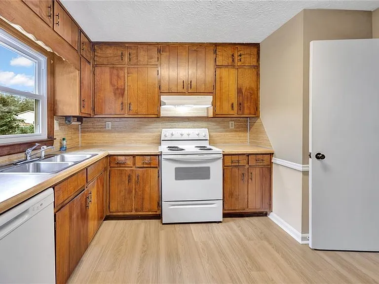 905 Rambling Rose Ct NW — Photo 9