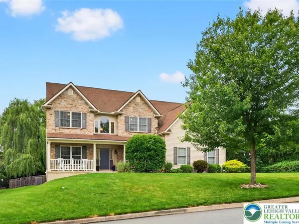 508 City View Dr, Nazareth, PA 18064