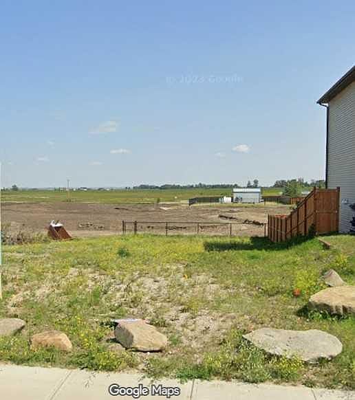 1st image of 812 Lakewood Cir