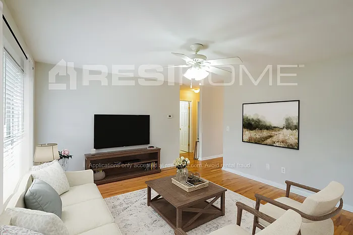 1607 Wellington Dr — Photo 5