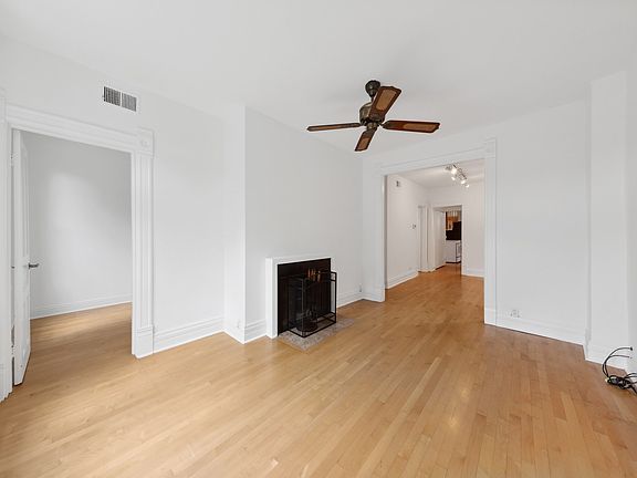 4th image of 1505 N Leavitt St