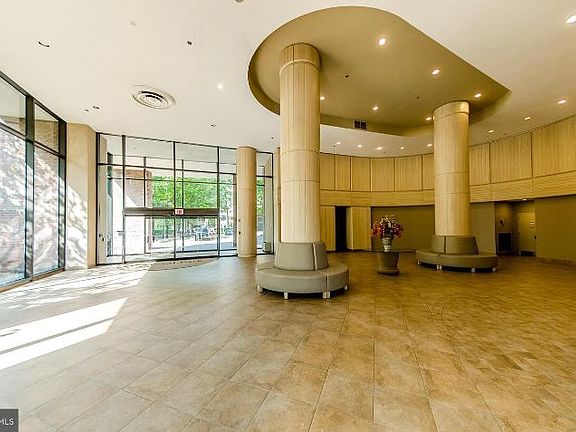 3rd image of 1805 Crystal Dr APT 506S