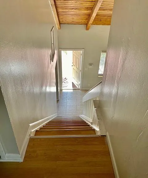 101 NE 28th St — Photo 34