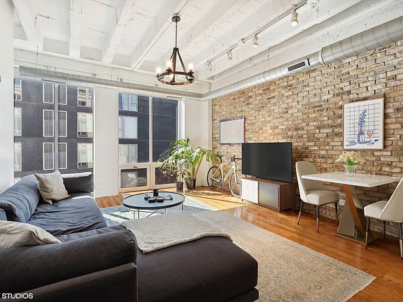 2nd image of 1927 N Milwaukee Ave APT 301