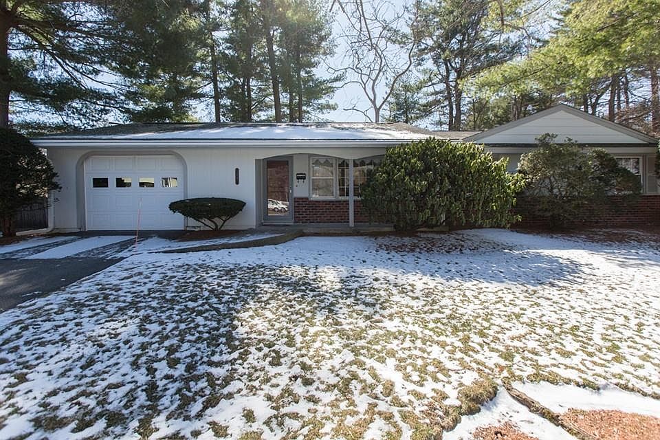 1st image of 21 Livingston Dr