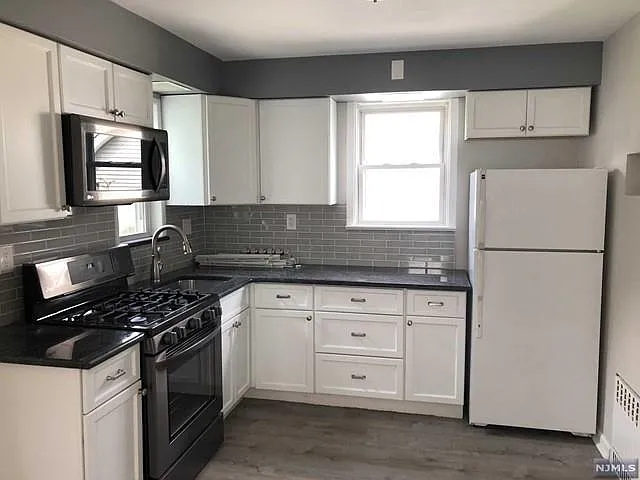 166 Carmita Ave #2 — Photo 9