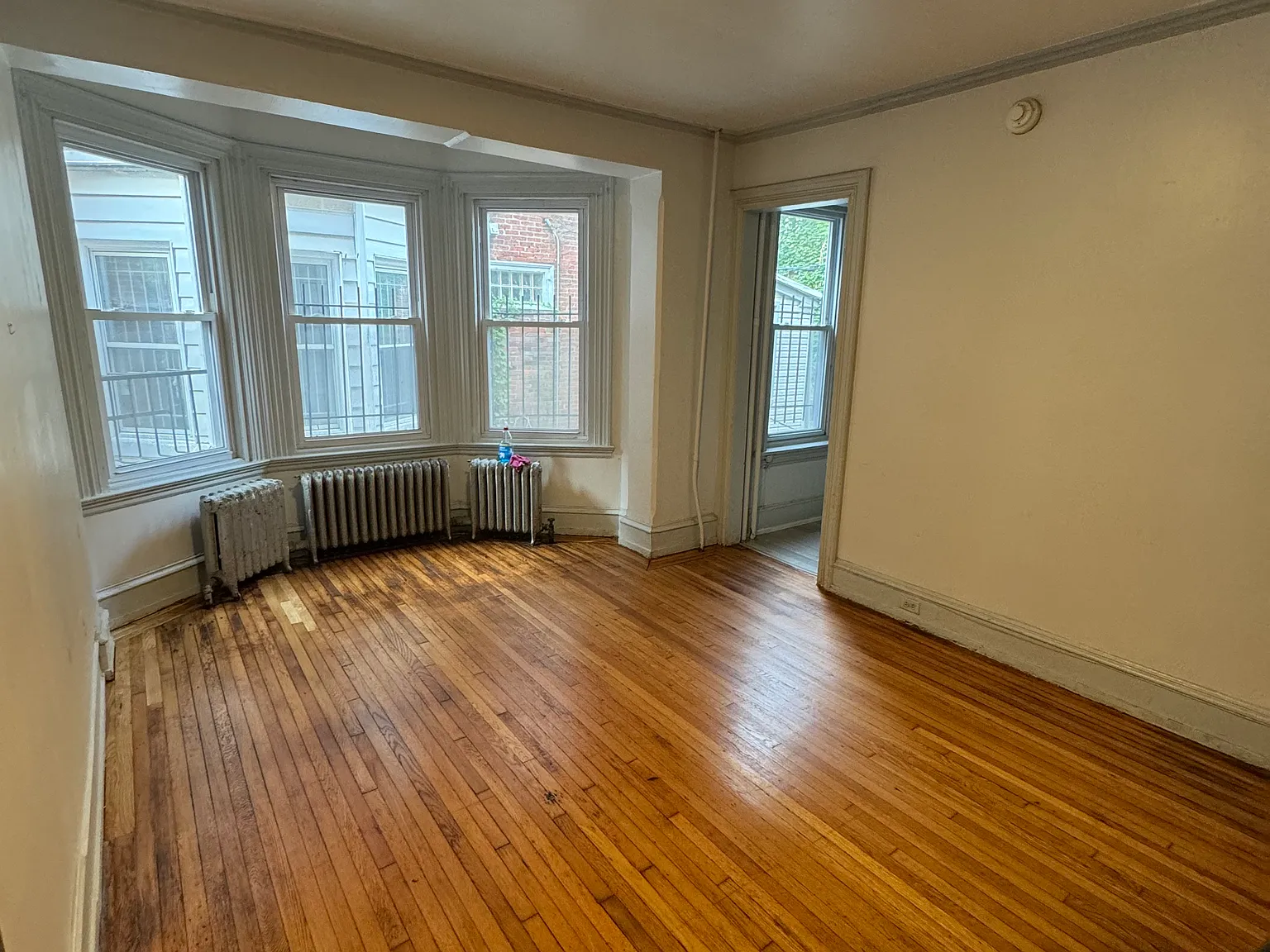 7 bed, 3000 sqft, $6,250 — Photo 4